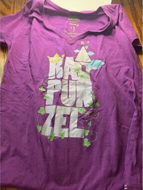 Raw Threads  Athletics Purple Rapunzel Graphic V-Neck T-Shirt Size S
